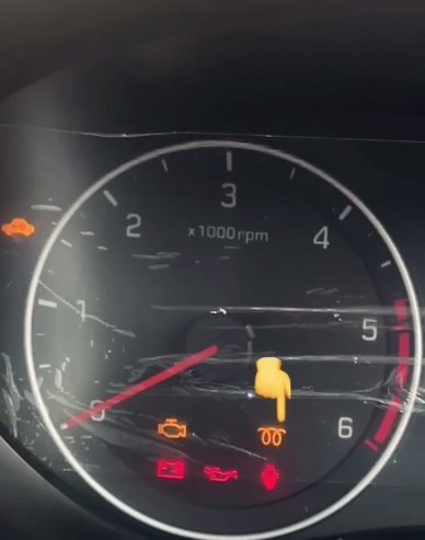 Por qué está encendida la luz Check Engine 8 posibles razones Junto