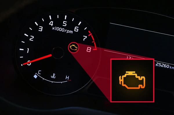 ¿Por qué está encendida la luz Check Engine?  8 posibles razones